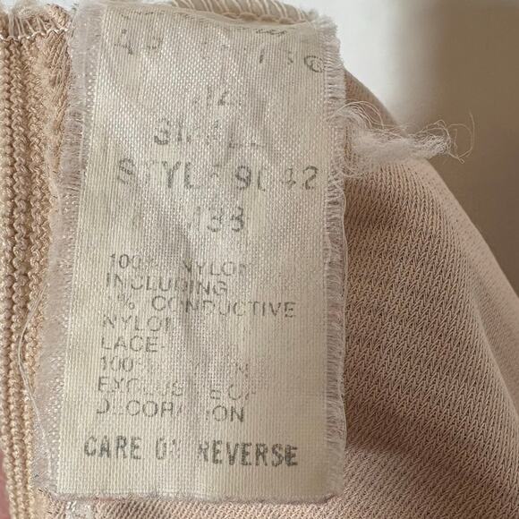 Vintage Cream Beige Half Slip 26" Wide Lace Strip Hemline Small Nylon Retro - Picture 11 of 11